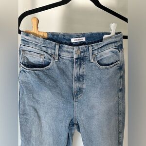 Good American Good Curve Crop Distressed Denim Jeans - Light Wash - Size 8/29